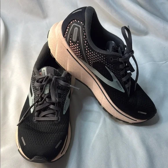Brooks Ghost 14 Woman’s, size 8.5 Running Sneakers, Black/Pearl/Peach, Preowned - Picture 1 of 15